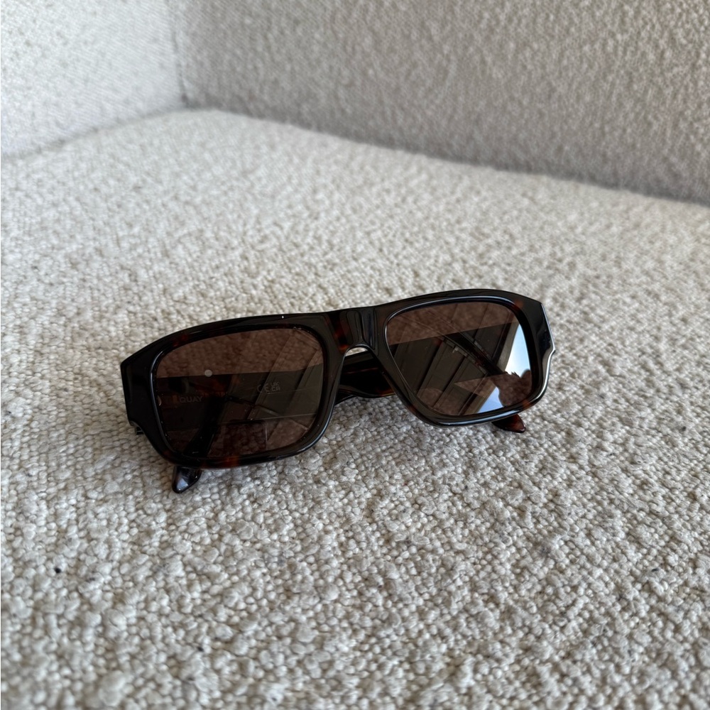 QUAY Australia Sunglasses - Picture 1 of 3